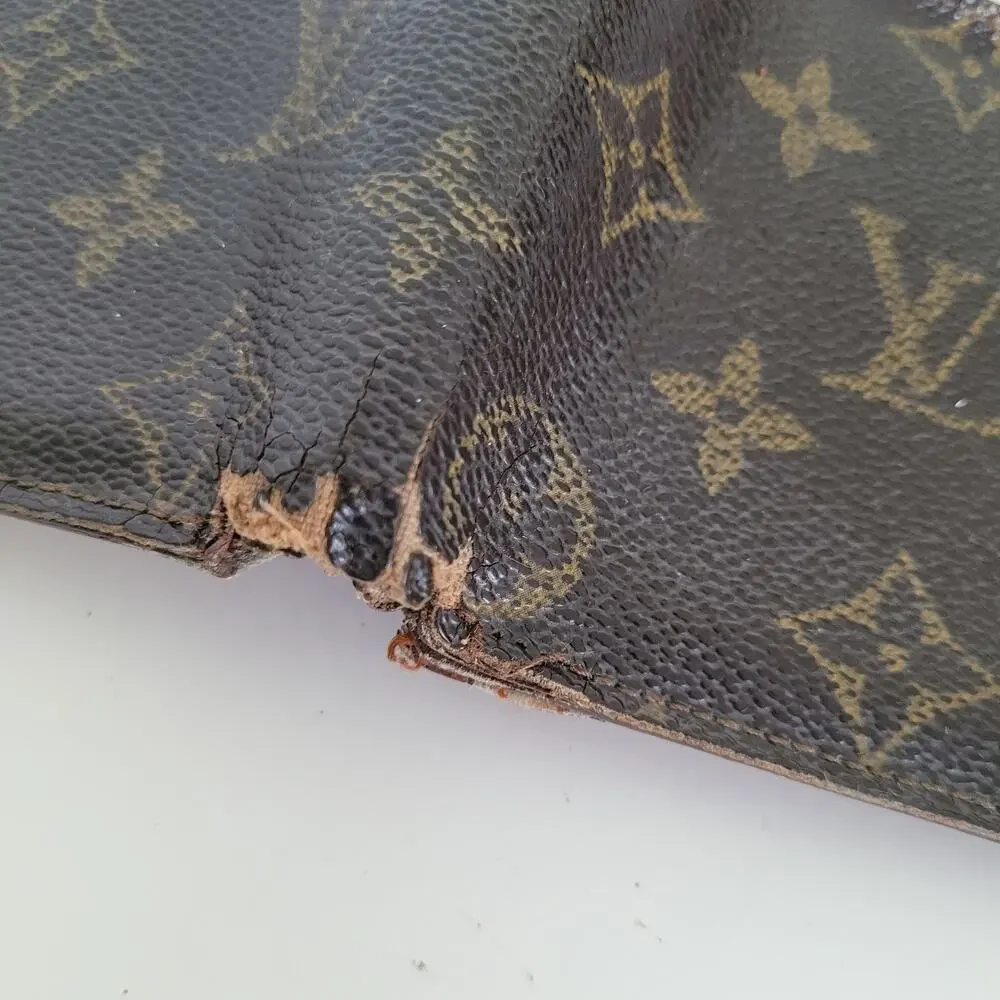 Vintage Louis Vuitton Men's LV Brown Bi-Fold Leather Wallet Monogram Classic 80s